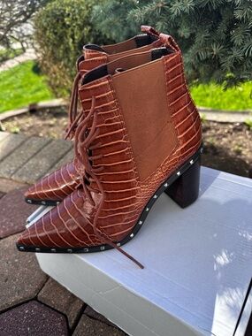 Charles by Charles David Jetsetter bootie in a cognac croco-embossed size 9